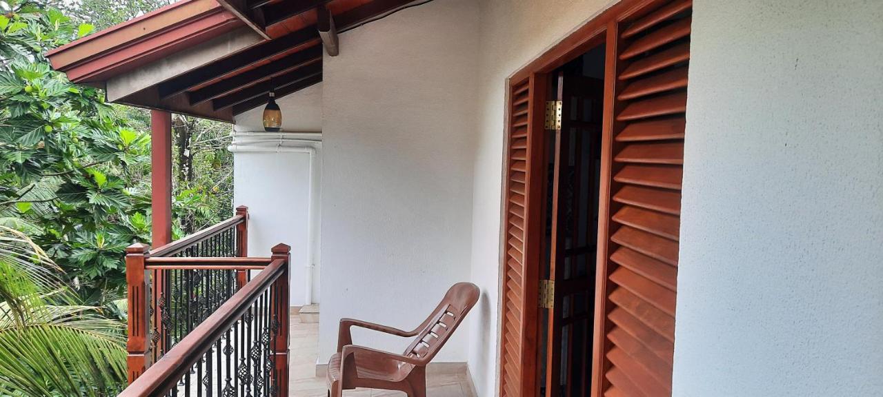 New White House Ratnapura Hotel Exterior photo